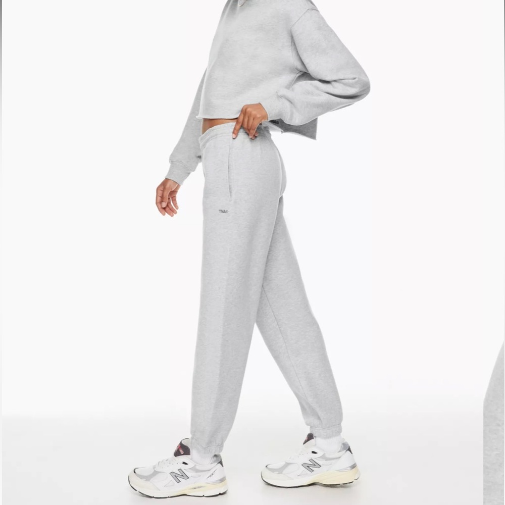 Nwt Aritzia cozy fleece boyfriend sweats
